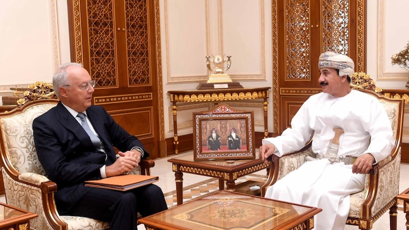 وزير المكتب السلطاني يستقبل سفيري الجزائر والنمسا