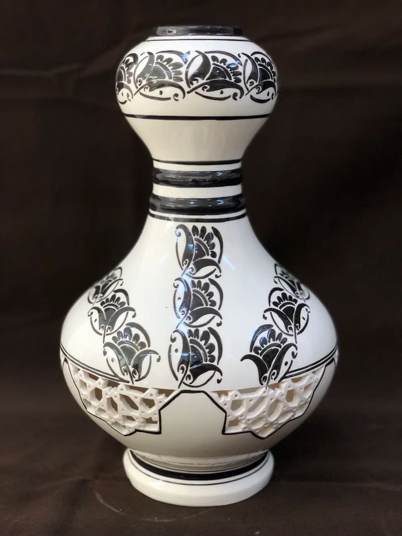 يُصنع من 4 أنواع: تعرّف على صناعة الفخار ببهلا