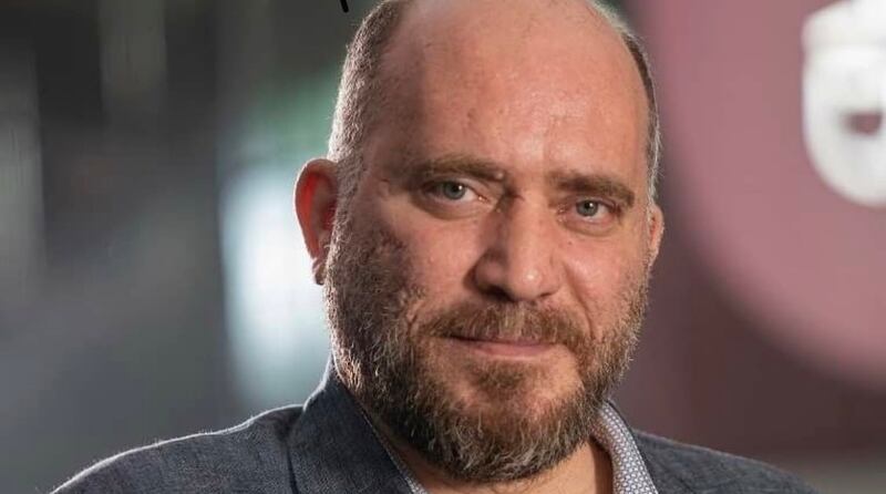 هاني نديم يجمع نصوصًا من العالم في رثاء الآباء