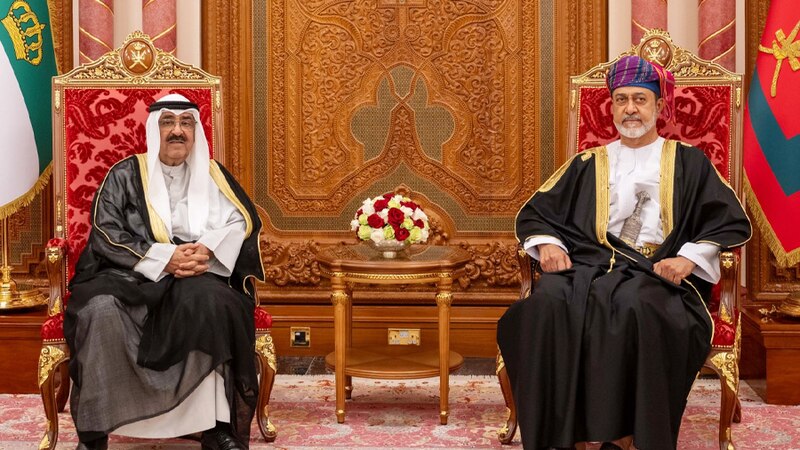 جلالة السلطان يهنئ أمير الكويت بنجاح استضافة ”خليجي26“
