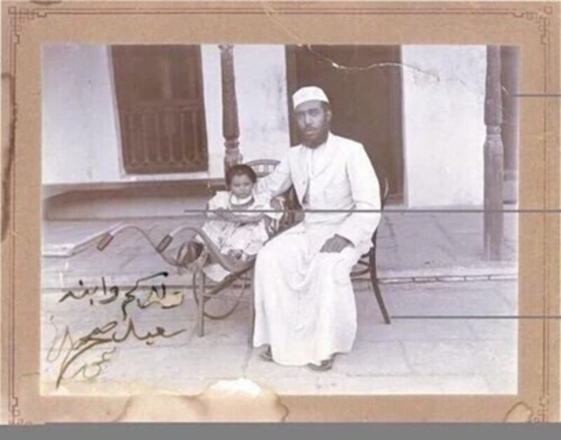 صورة أرشيفية تجمع السلطان تيمور وابنه السيد سعيد