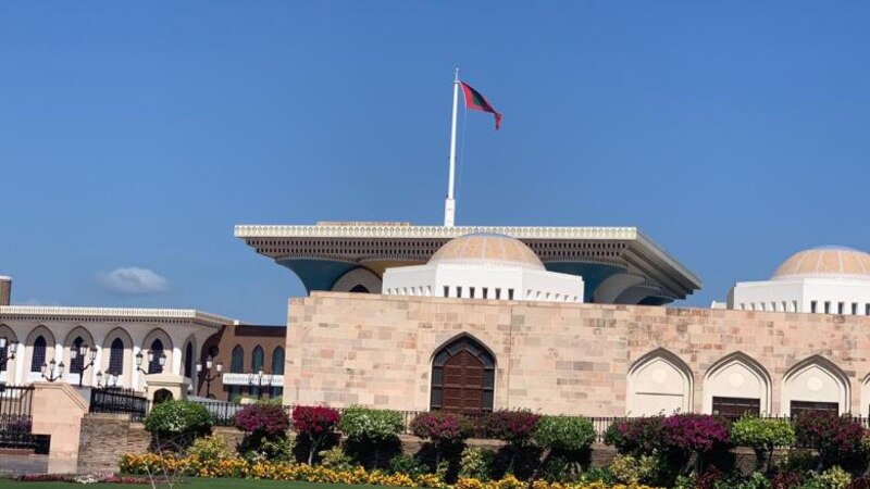 ممنوع التملّك لغير العُمانيين: 1000م من القصور السلطانية، و500م من الوحدات الأمنية والعسكرية