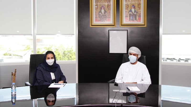 ديمة اليحيى تطلع على جهود السلطنة في الاقتصاد الرقمي