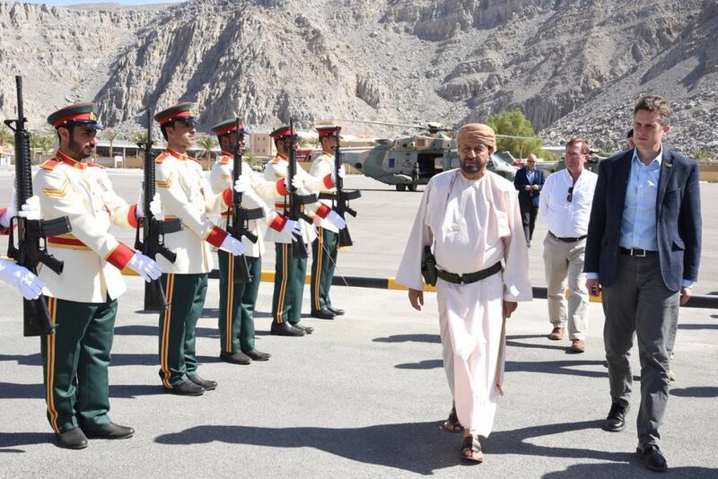 بعد زيارته لمسندم: وزير الدفاع البريطاني يُعبّر عن شكره بتغريدة باللغة العربية