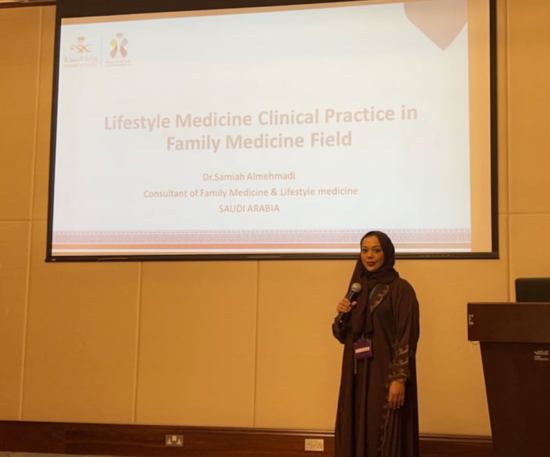 بعد مشاركتهما بمؤتمر في مسقط: طبيبتان سعوديتان توضحان عن تخصص طب نمط الحياة