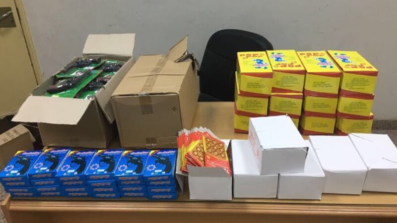 ضبط مسدسات أطفال وخمور على الحدود
