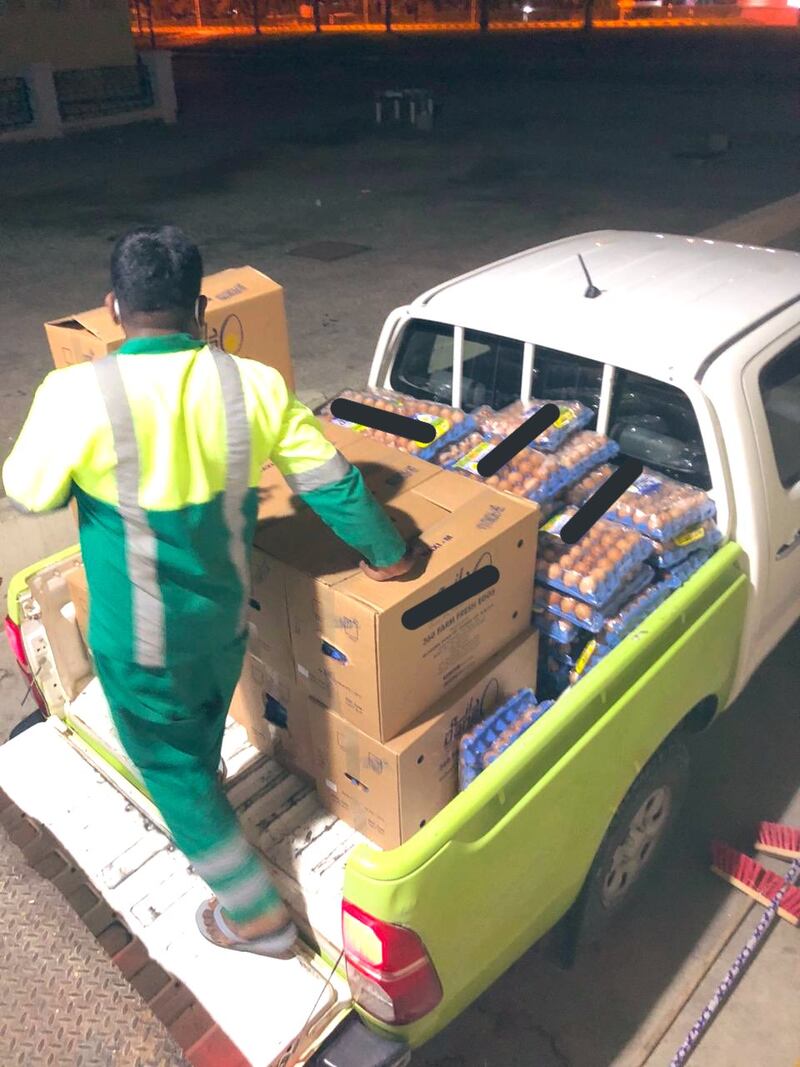 إتلاف بيض فاسد في مركز تجاري