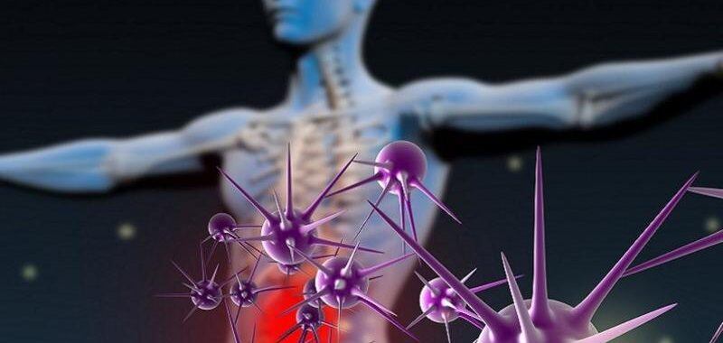 دكتورة عُمانية تُحارب إشاعات السرطان بمبادرة سياج