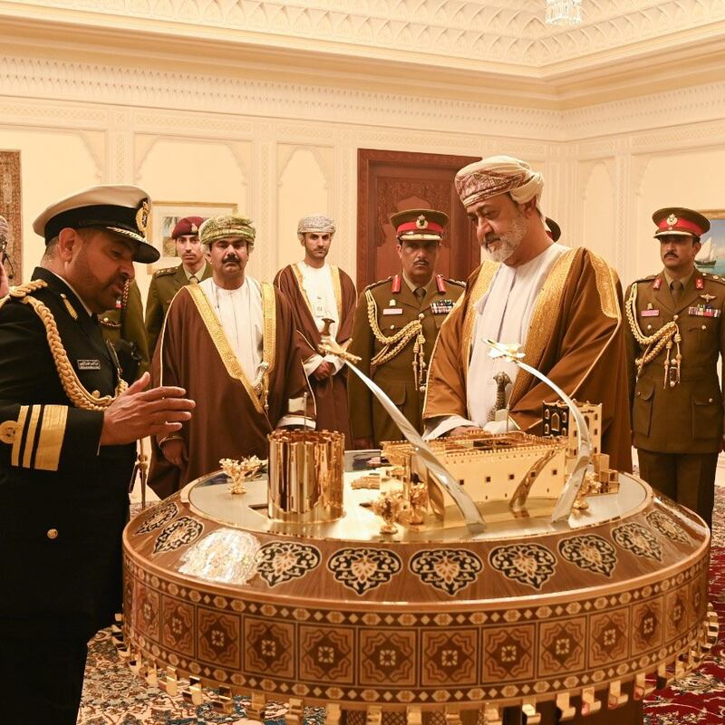 بالصور: جلالة السلطان المعظم يشمل برعايته العرض العسكري