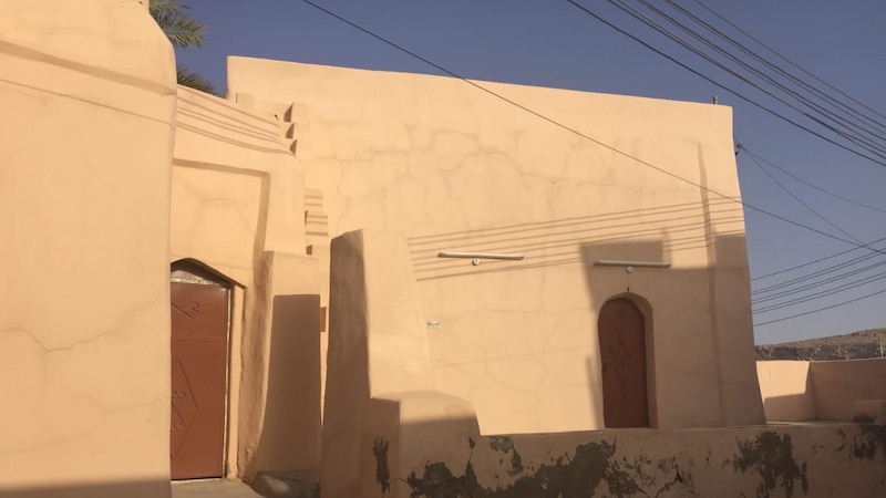 بالصور: المسجد العُماني الذي نُقِشت على جدرانه أحداثٌ تاريخيةٌ مهمة