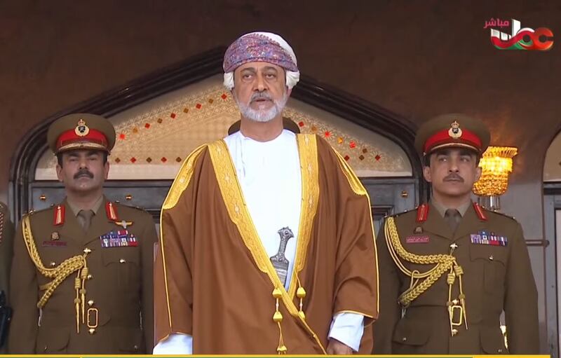 بالصور: جلالة السلطان المعظم يرعى العرض العسكري