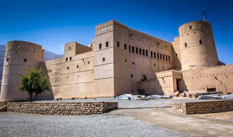 إغلاق قلعتين وحصنين