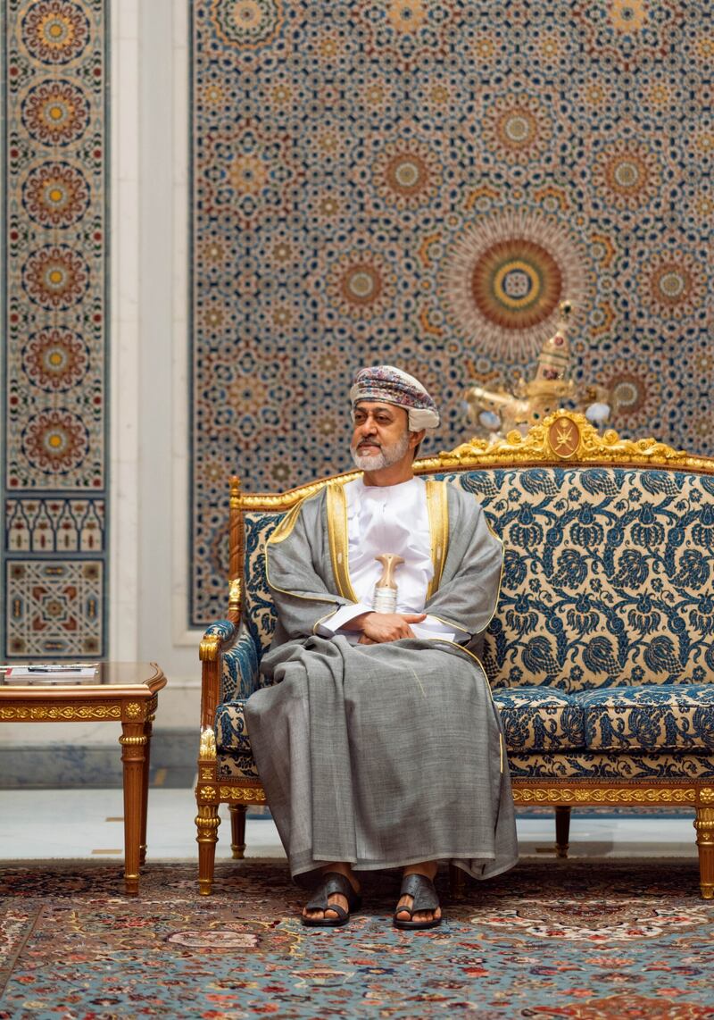 بالصور: جلالة السلطان يلتقي بوزير الخارجية الروسي