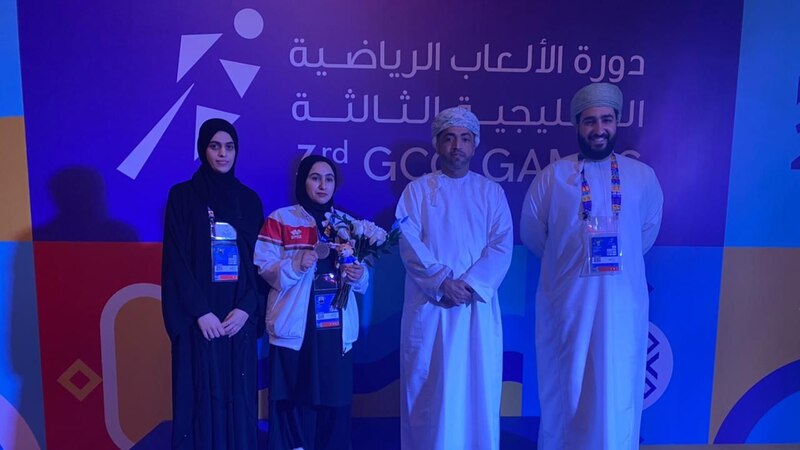 محامية أحبت الألعاب الإلكترونية؛ فسجّلت رقمًا عُمانيًا في رياضة إلكترونية مرتبطة بالفيفا