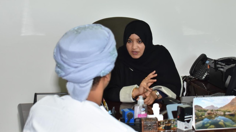 في يوم اليتيم العربي: ما هي شروط وإجراءات احتضان الأيتام في السلطنة؟!