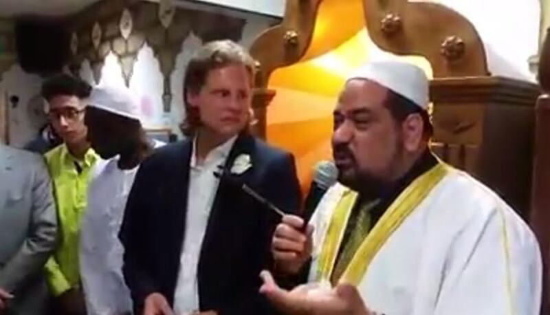 الصحفي الألماني مارتن ليغون يعلن إسلامه يوم عيد الفطر