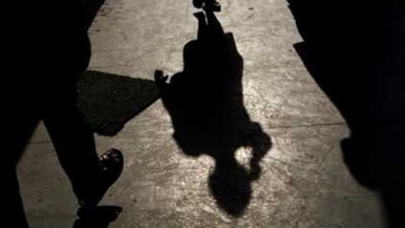 “ذئب بشري” حاول إغواء طفل…وبعد قبضه اُكتُشِف بأنه مُصاب بـ (الإيدز)