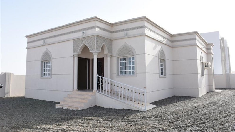 تسليم 29 وحدة سكنية لمواطنين