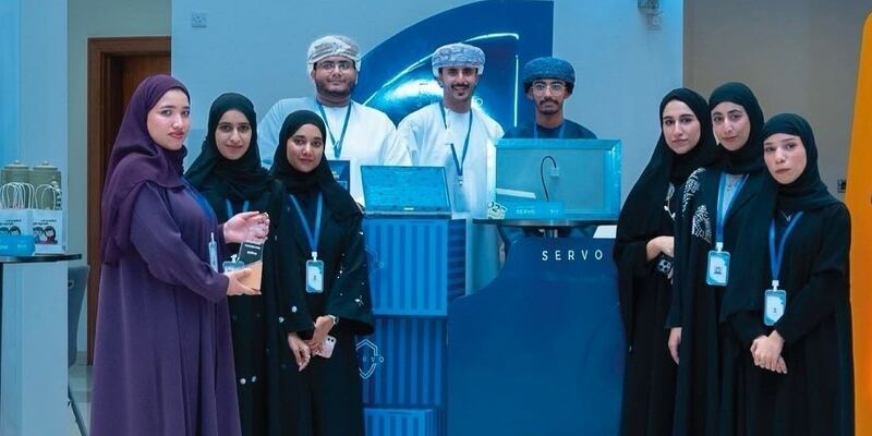 طلبة عُمانيون يبتكرون جهازًا ذكيًا يُفيد في النقل والتخزين 