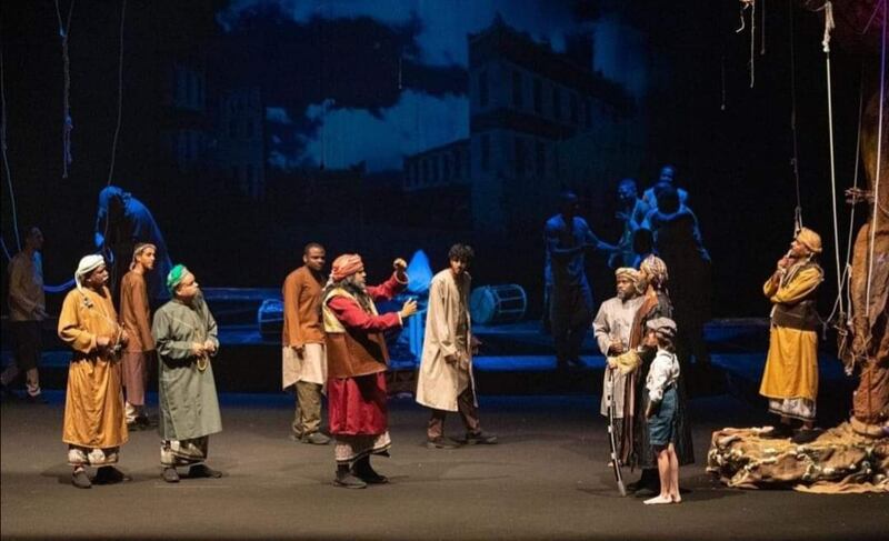 نقّاد ومسرحيون خليجيون يشيدون بالعرض العماني “سدرة الشيخ”