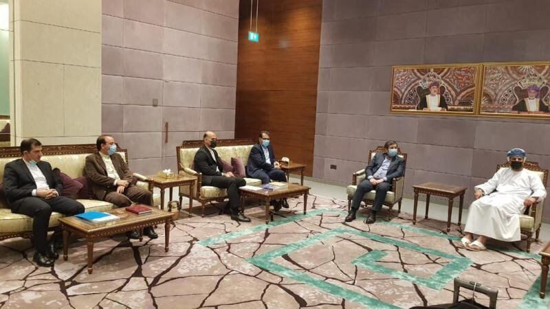 محافظ البنك المركزي الإيراني يصل مسقط