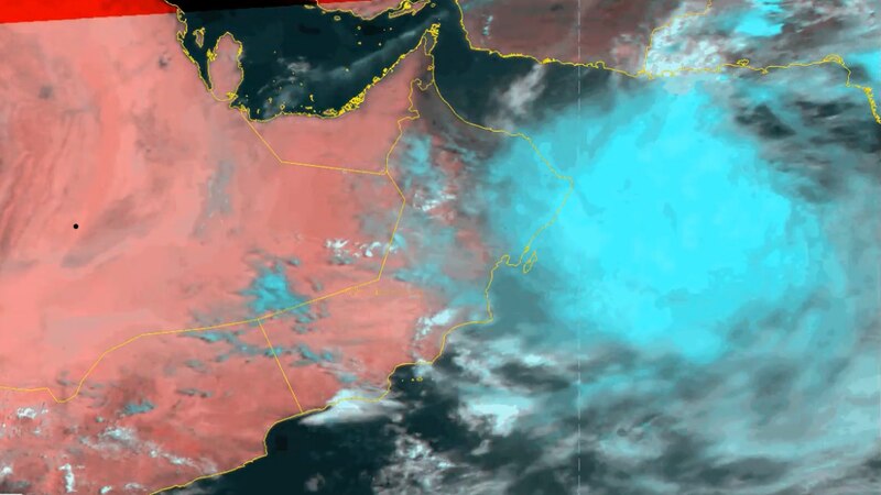 بدء تدفق السحب المصاحبة للمنخفض المداري