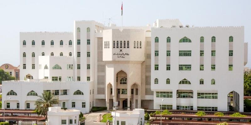 السلطنة تحظر استيراد الطيور الحية ومنتجاتها من الهند وباكستان