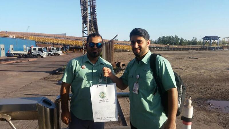 نقابة تستقبل عمالها بالهدايا وتحتفل بهم