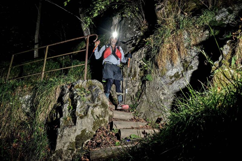 بالصور: عدّاء عماني عمره 64 عامًا يشارك في ماراثون بفرنسا