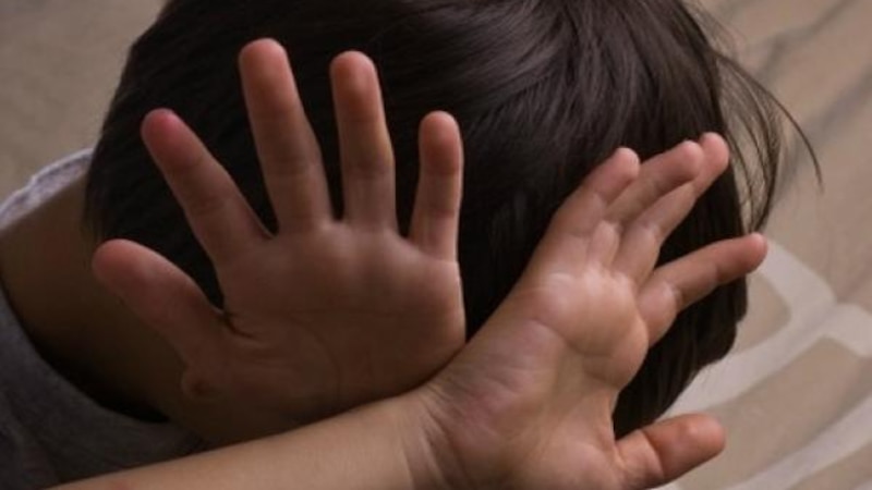 ما مفهوم هتك عرض الطفل؟ وما عقوبته في القانون العماني؟