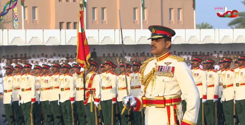 بالصور: جلالة السلطان المعظم يرعى العرض العسكري