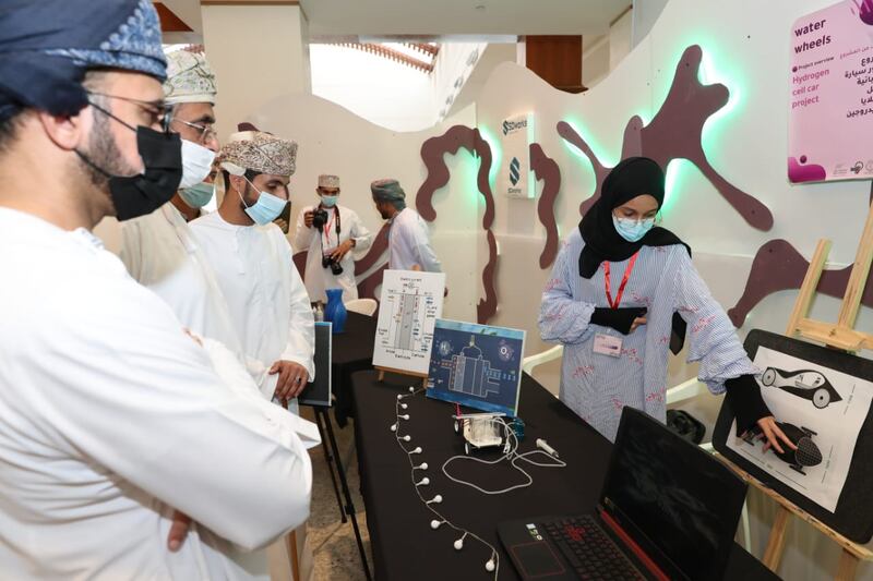 طالبة ذات 18 ربيعًا تبتكر سيارة هيدروجينية تعمل بالماء