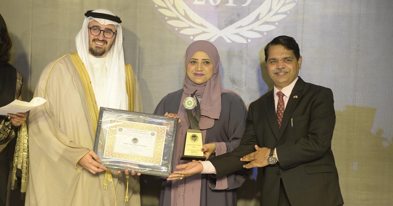 تكريم عُمانية في حفلٍ بحيدر آباد