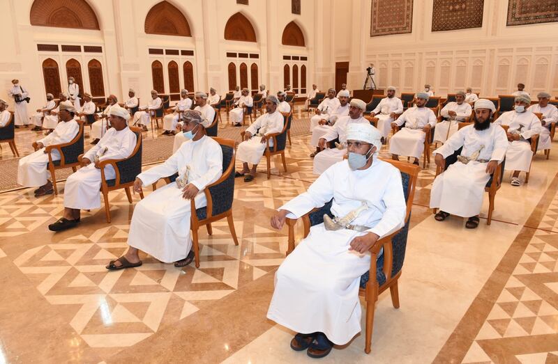 جلالة السلطان يلتقي شيوخ ولايات محافظة جنوب الشرقية