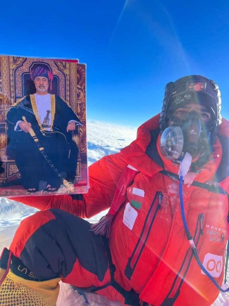 حقق إنجازًا عُمانيا وعربيا: مغامر عماني يتحدث عن صعوده لأعلى قمة في العالم