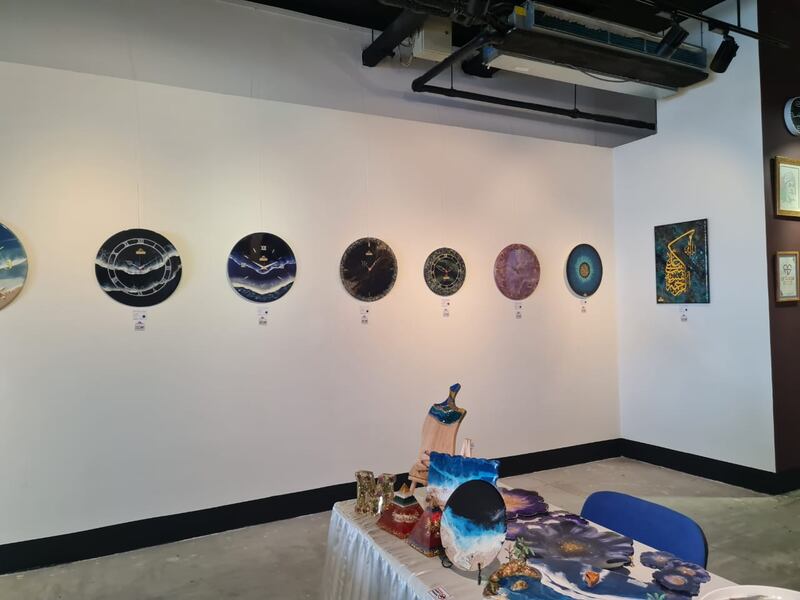 هل سمعت بفن الريزن؟ 6 فنانات عمانيات يفتتحن معرضًا للتعريف به