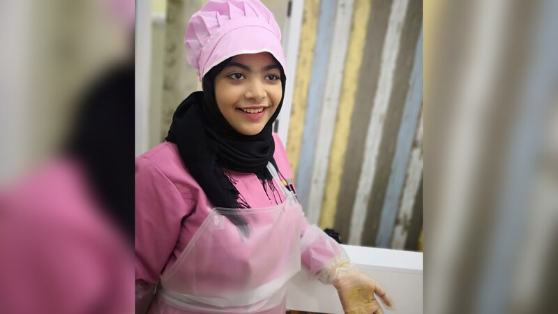 رغم مرضها المزمن: طفلة عُمانية تستعد لافتتاح مشروعها الخاص