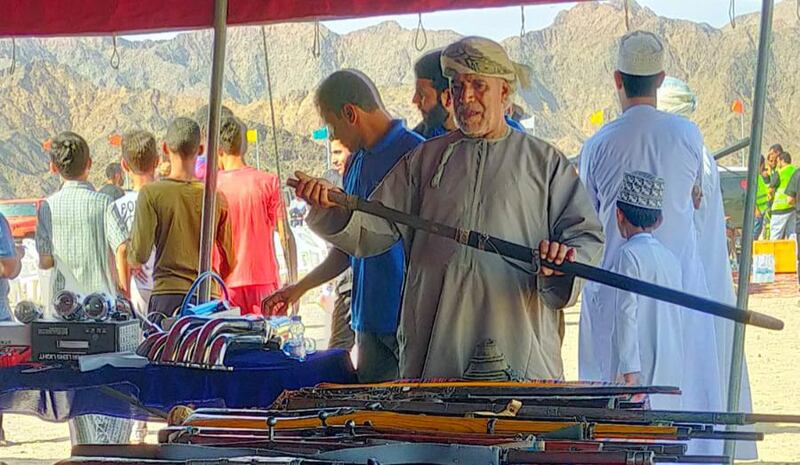 تعود إلى مئات السنين: نوادر تاريخية في منزل مواطن