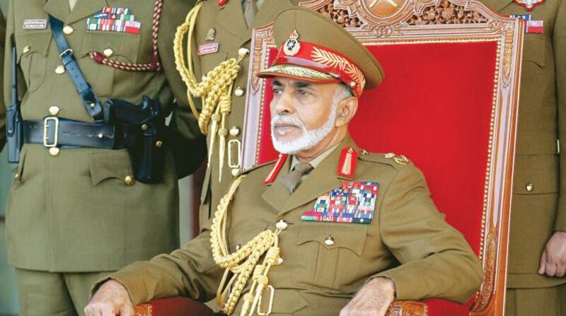 جلالة السلطان ينعم بميداليتي الخدمة الممتازة والثناء السلطاني