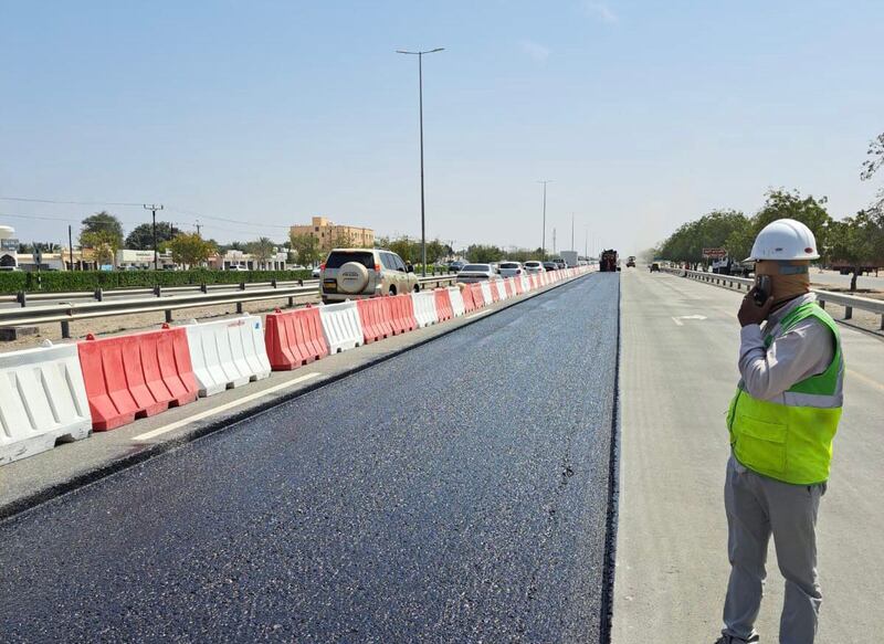 إعادة تأهيل طريق الباطنة العام في مواقع متفرقة