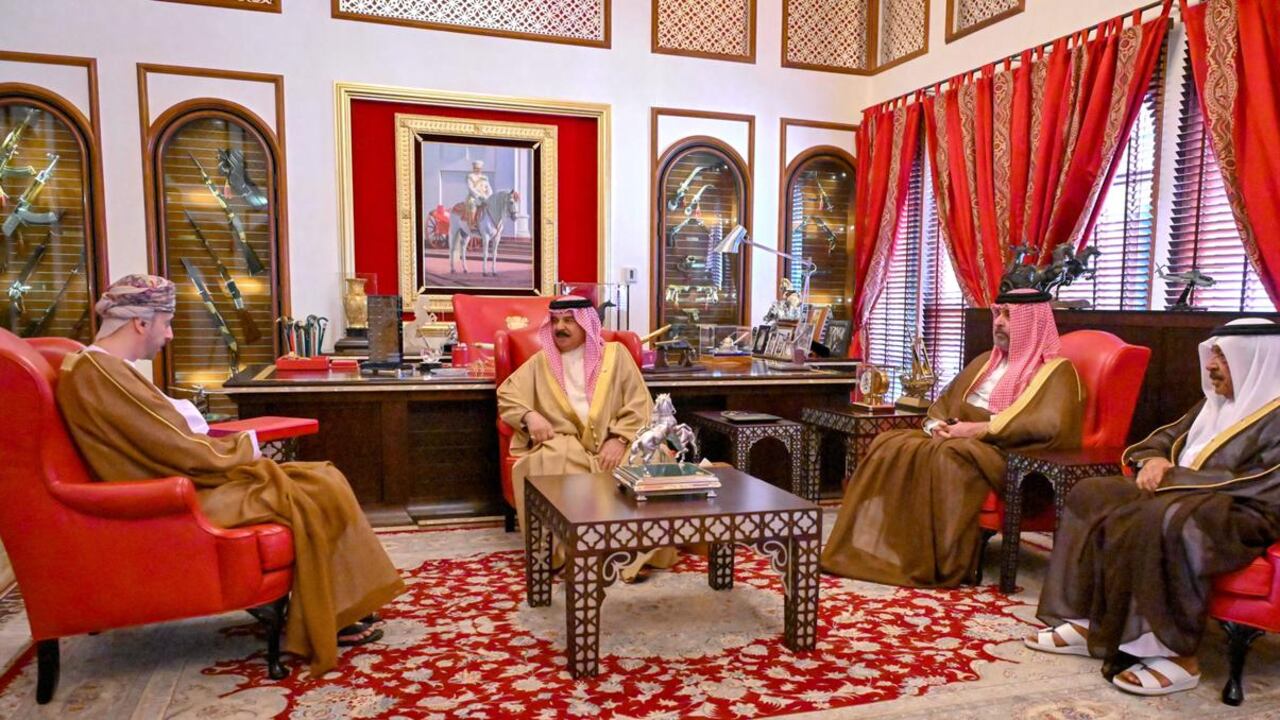 رسالة خطيّة من جلالة السلطان إلى ملك البحرين