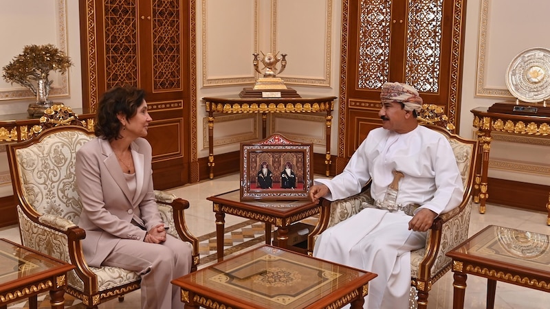 وزير المكتب السلطاني يرحب بالسفيرة الهولندية