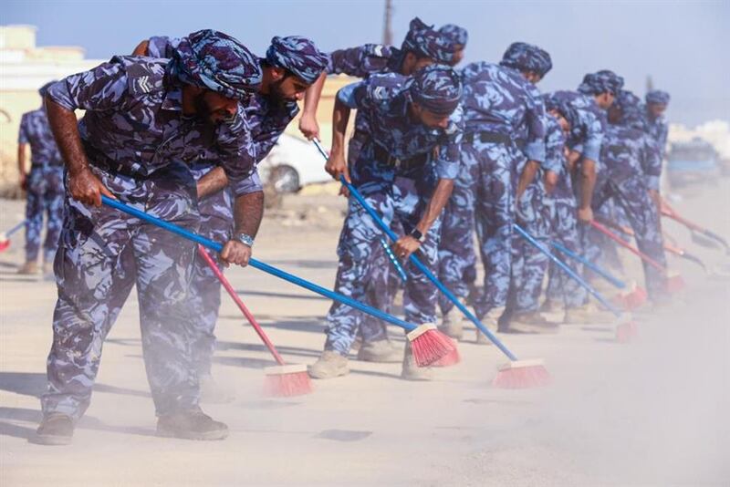 قوتان إضافيتان من الشرطة وشؤون البلاط السلطاني تساندان جهود الإغاثة