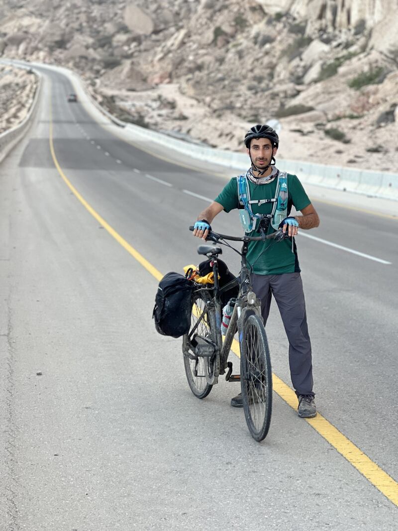 خلال 27 يومًا: مغامر عُماني ينهي حملة “النداء الأخير”؛ فماذا قال عنها؟