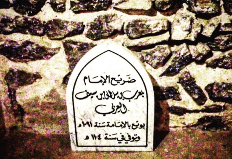 كرم الإمام العماني بلعرب بن سلطان مع ابن العراق الذي تتبع أثره