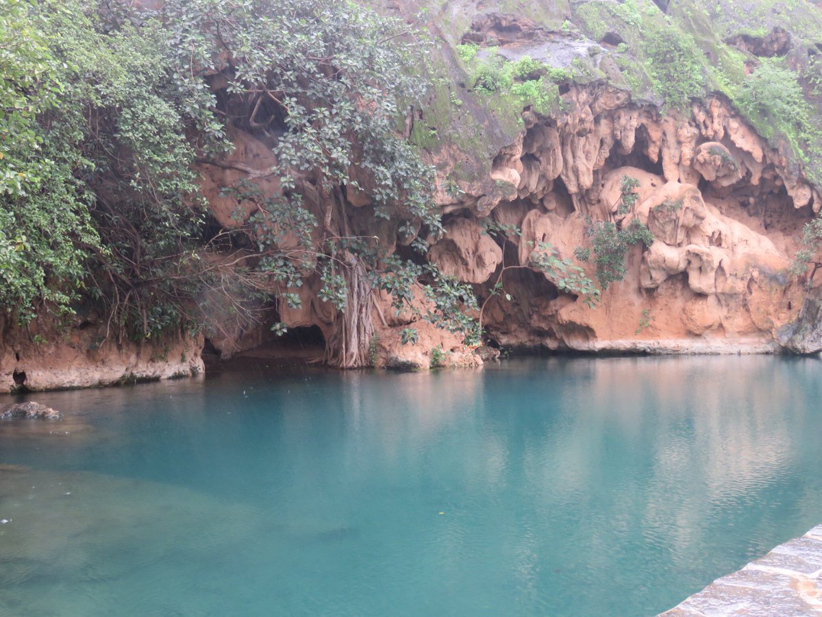 مسؤول في “البلديات” يُطمئِن حول السدود في ظفار