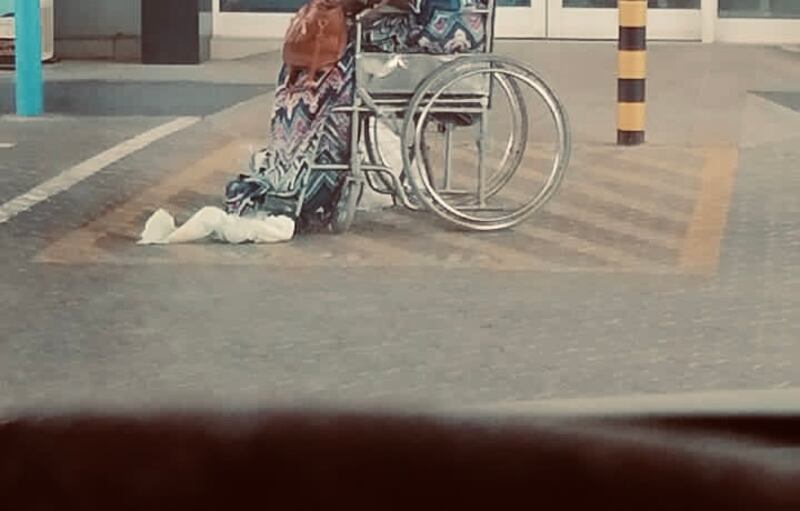 تفاصيل من قصة المرأة التي تركت وحيدة في الشارع