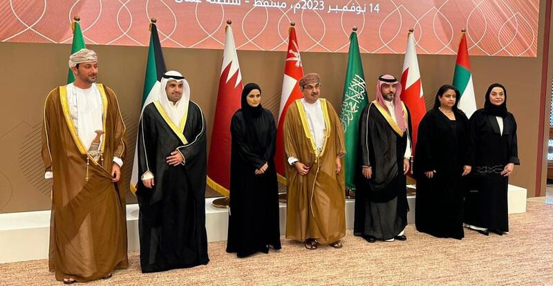 في اجتماع بمسقط: مديرو عموم معاهد الإدارة العامة في الخليج يناقشون جائزة لأفضل البحوث