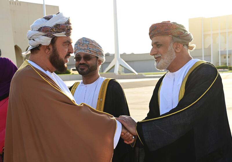 بالصور: سمو السيد أسعد بن طارق يتوجه إلى دبي