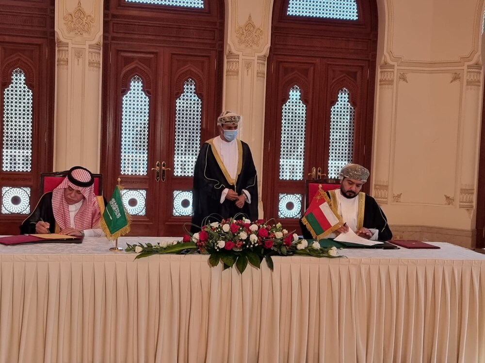مذكرات تفاهم إعلامية وتجارية عمانية سعودية